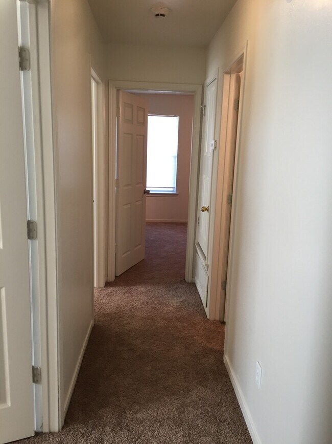 Building Photo - 1430 Shoshoni Trail