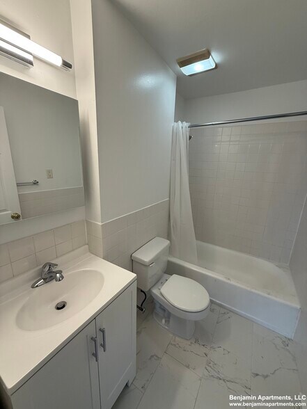 Building Photo - 18 Embassy Rd