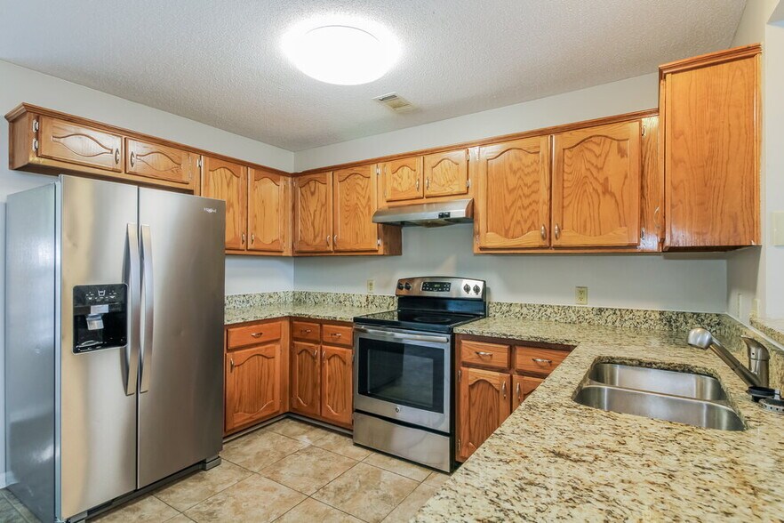 Building Photo - 2362 Oak Springs Dr