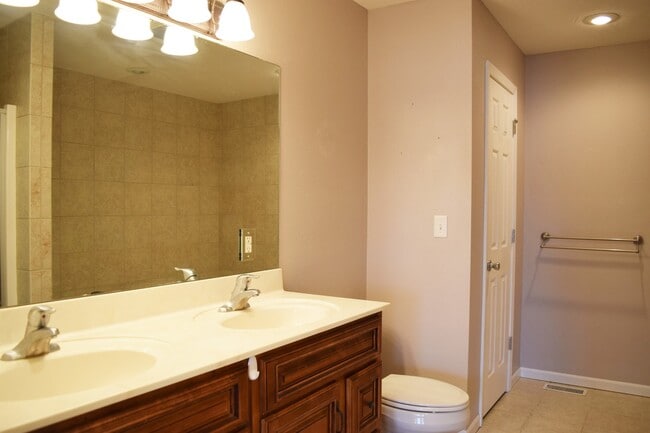 Building Photo - Located in the popular Woodland Hills Subd...