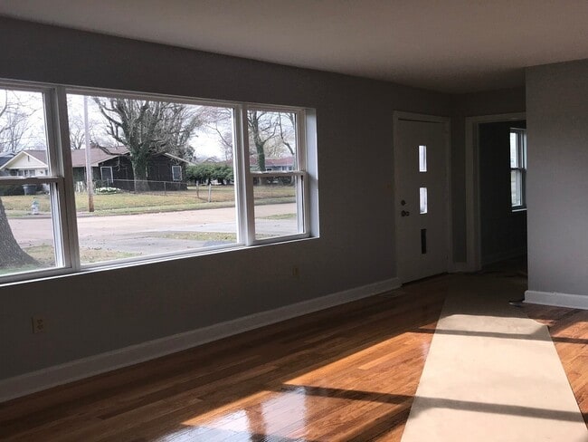 Building Photo - 820 Oakdale Rd