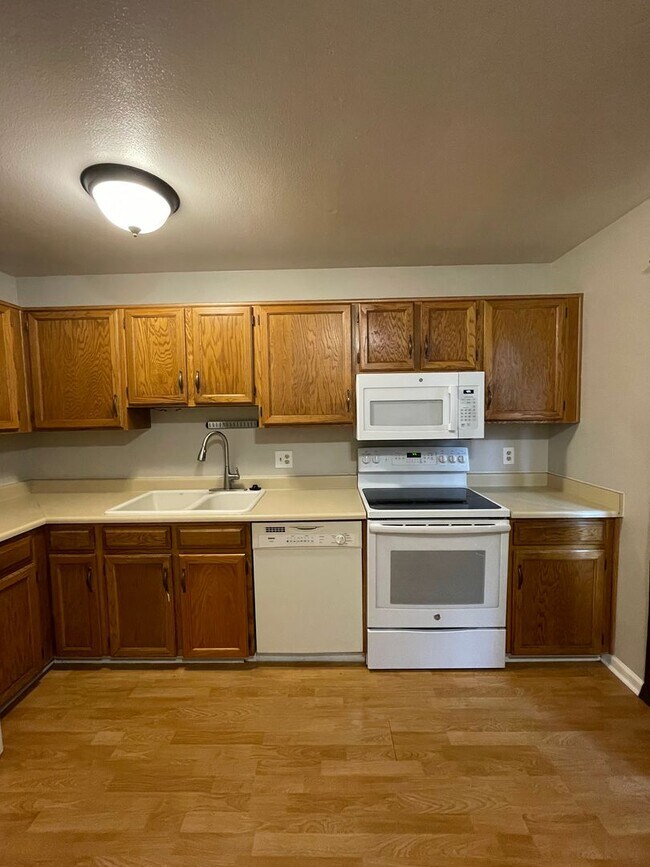 Building Photo - Charming 3-Bedroom Home in Victoria Place neighborhood! MOVE IN SPECIAL!!