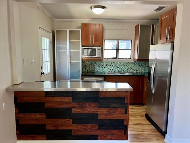 Building Photo - 412 W Croslin St