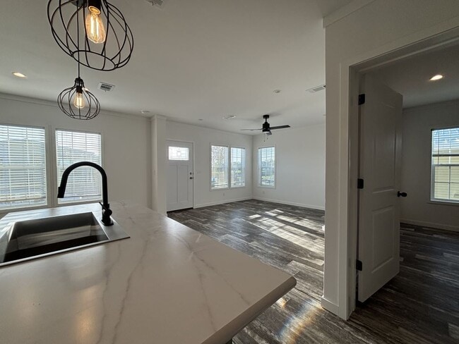 Building Photo - 5647 Blue Harbor Dr