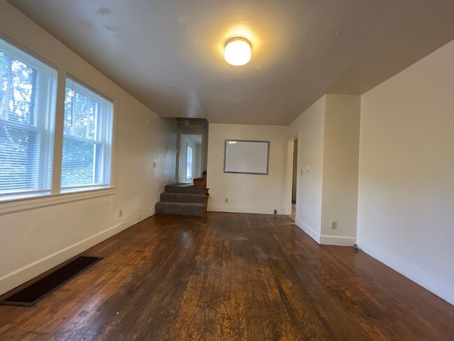 Building Photo - Large - 3 Bedroom House - Downtown Campus ...