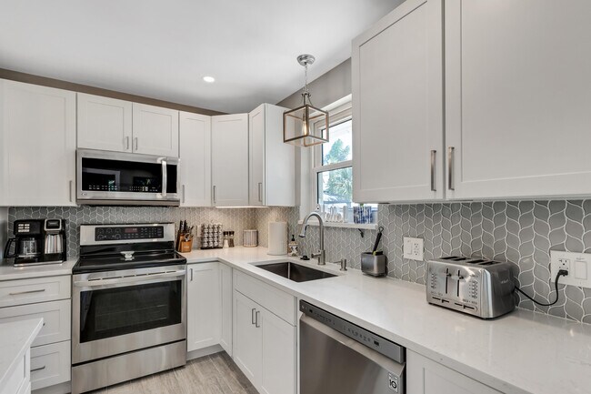 Building Photo - 47 Ridgewood Cir