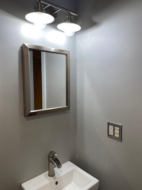 Building Photo - 209 43rd St S