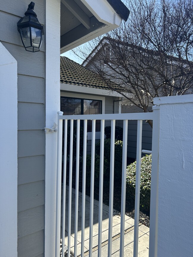 Building Photo - 2252 Southport Ln