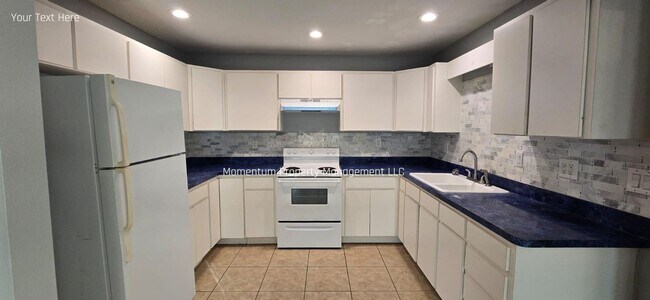 Building Photo - Spacious 3-Bedroom, 2-Bath Home with Covered Screened Porch & Large Kitchen in Tampa