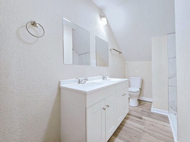 Building Photo - Charming 5-Bedroom House on the West Side ...