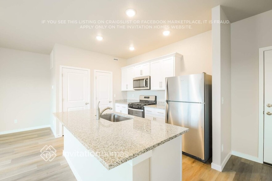 Building Photo - 7220 Dolores Ave