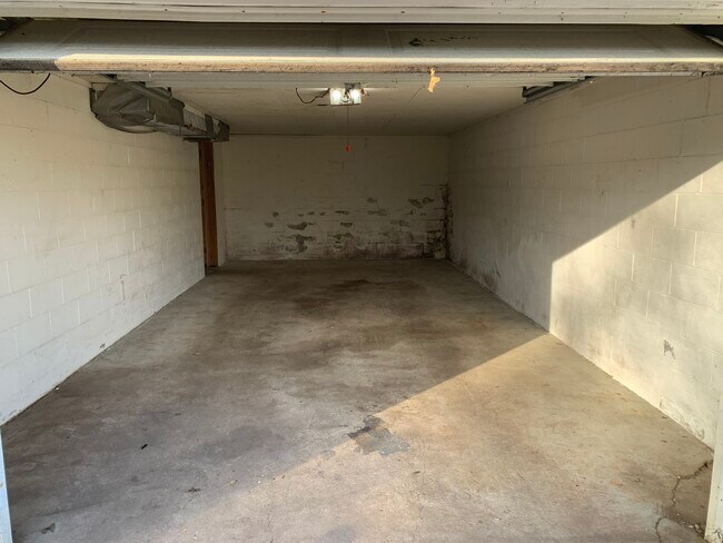 Building Photo - 3256 Delray Ave NW