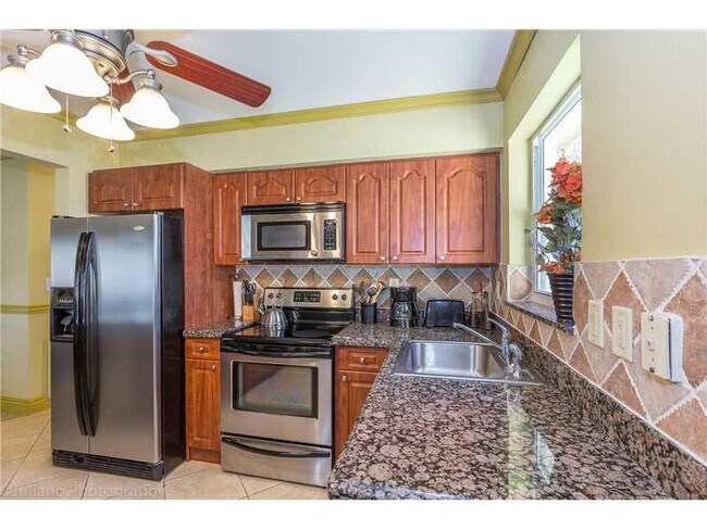 Building Photo - 160 SE 12th St