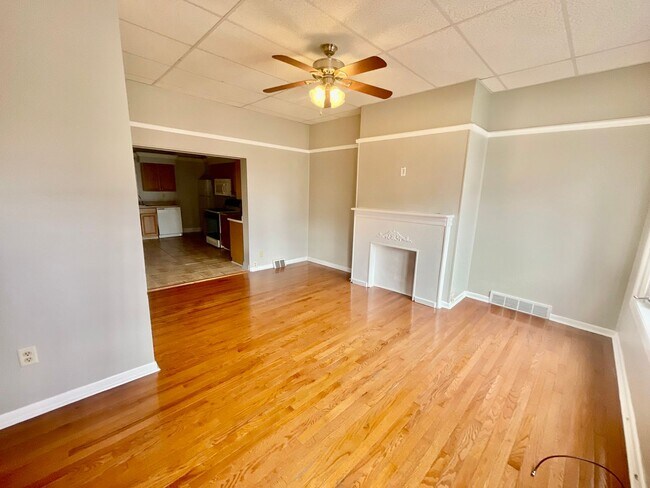 Building Photo - 3 Bed 1.5 Bath- Southside Pittsburgh PA