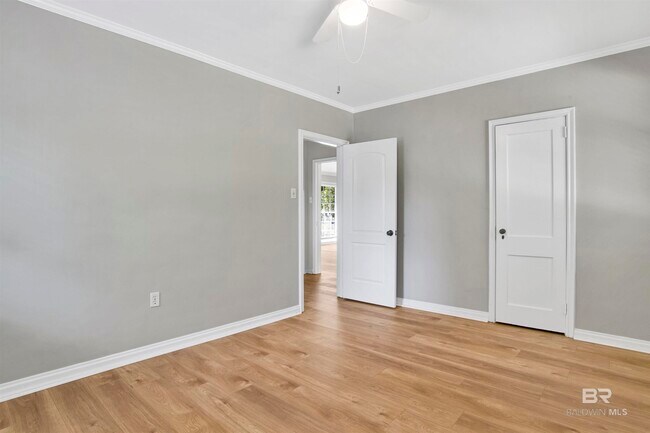 Building Photo - 703 Belrose Ave