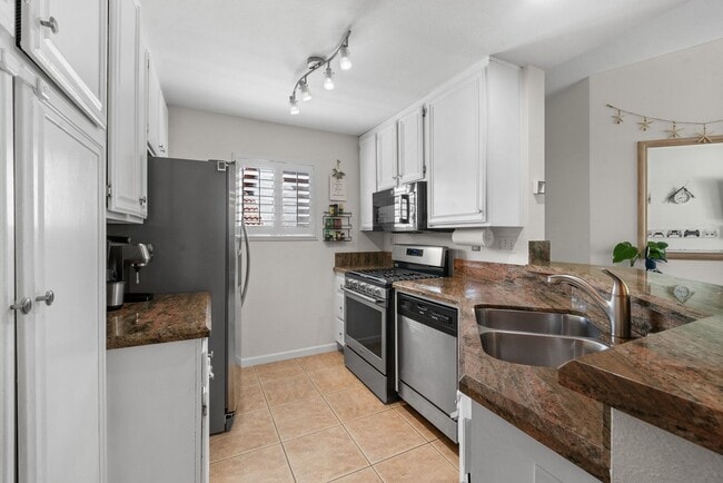 Building Photo - Affinity Townhome in Scripps Ranch