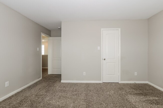Building Photo - 20718 Round Key Dr