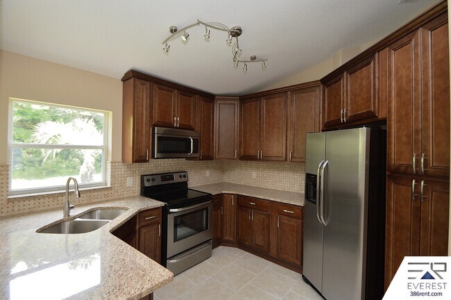 Building Photo - 5 Biddleson Pl