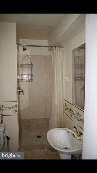 Building Photo - 14 Highland Rd