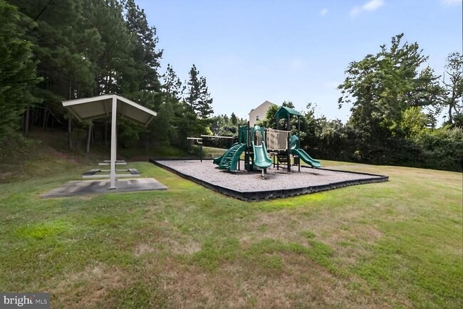 Building Photo - 6134 Pine Crest Ln
