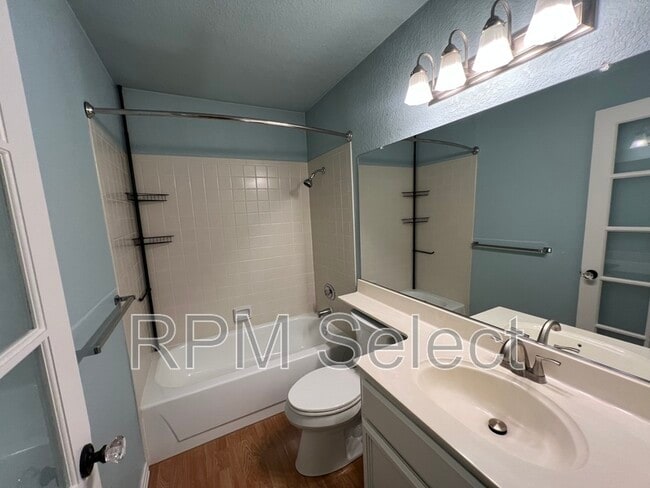 Building Photo - 159 Valley Oak Dr