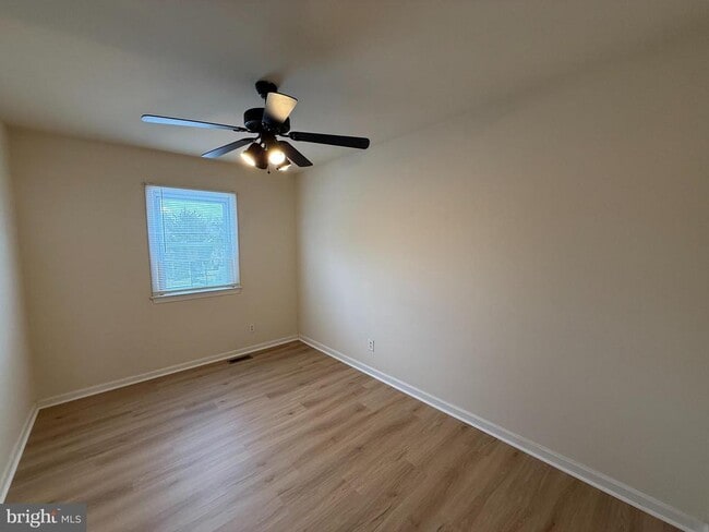 Building Photo - 405 Olde Greenwich Cir