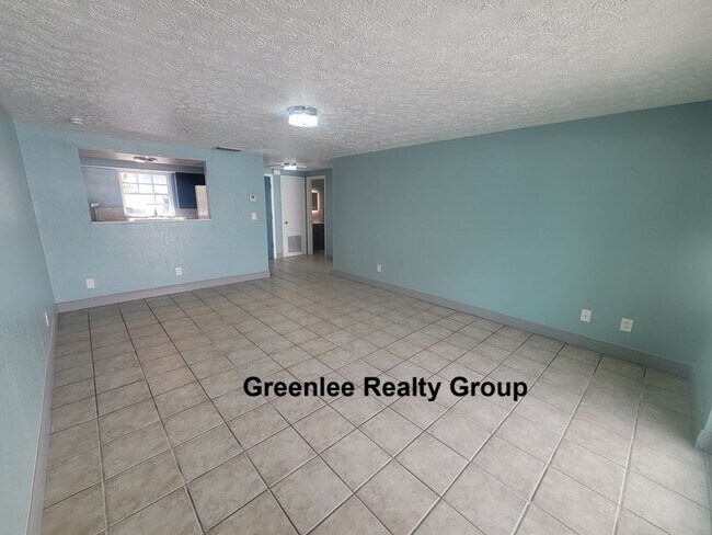 Building Photo - Updated 1 Bed/1 Bath Apt - Water/Sewer/Trash Included in Rent - Private Fenced-in Back Patio - Wa...