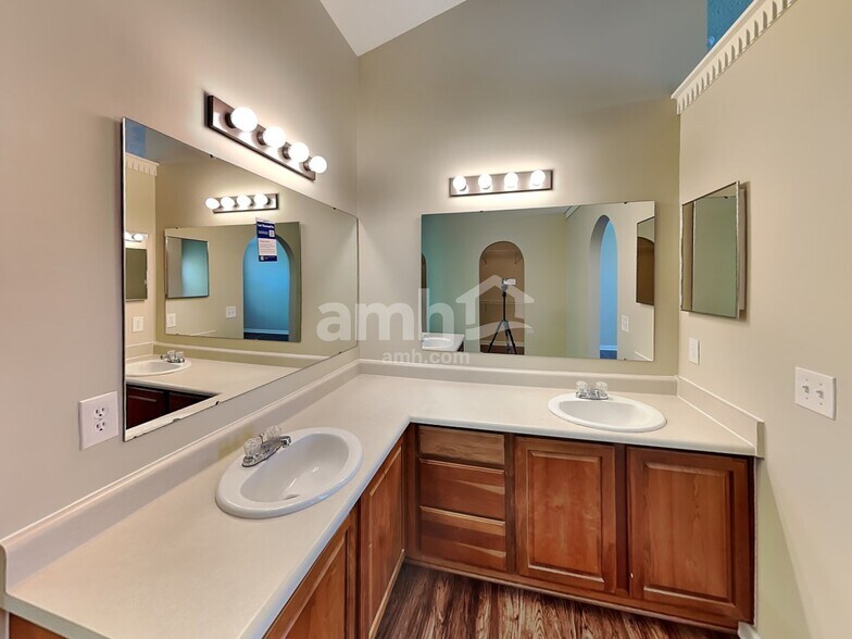 Building Photo - 35 Langtree Dr