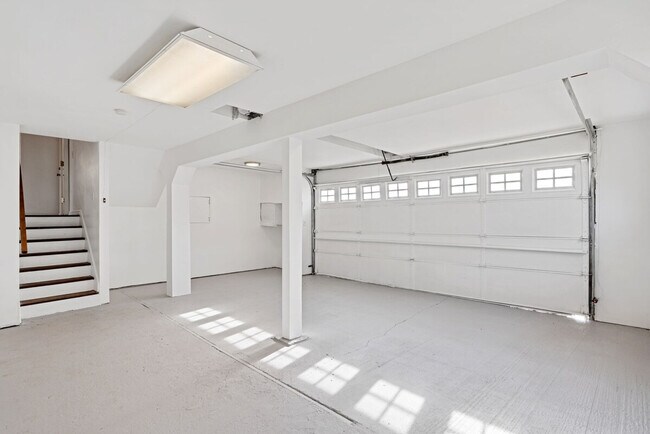 Building Photo - 3720 Greengrass Dr
