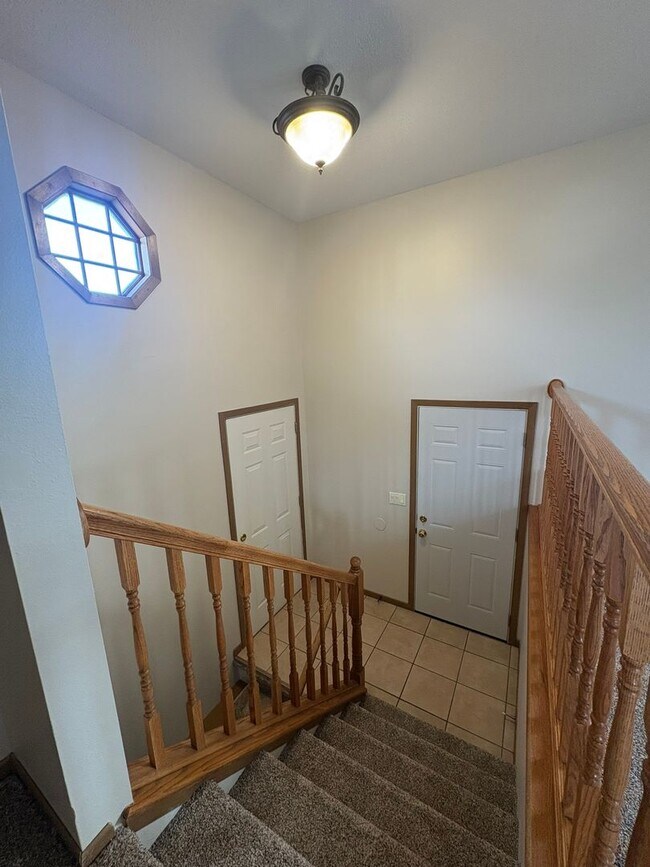 Building Photo - 3 BED | 2 BATH | SPLIT-FOYER HOME | RAPID VALLEY