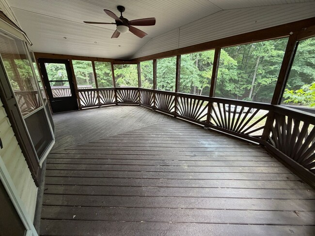 Building Photo - 3 Bedroom Home Now Available!