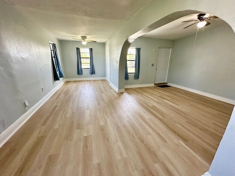 Building Photo - 15920 Bunche Park School Dr