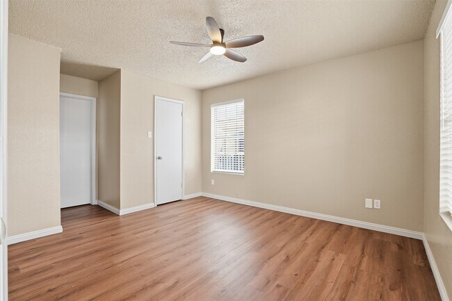 Building Photo - 2750 Holly Hall St