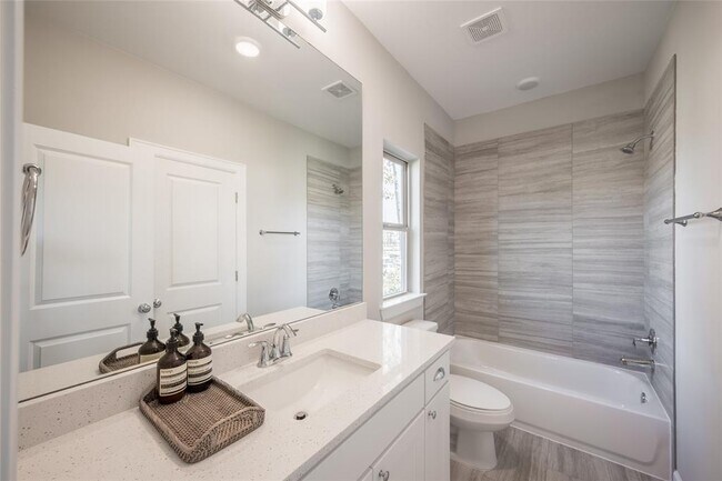 Building Photo - 804 Dawn Meadows Dr