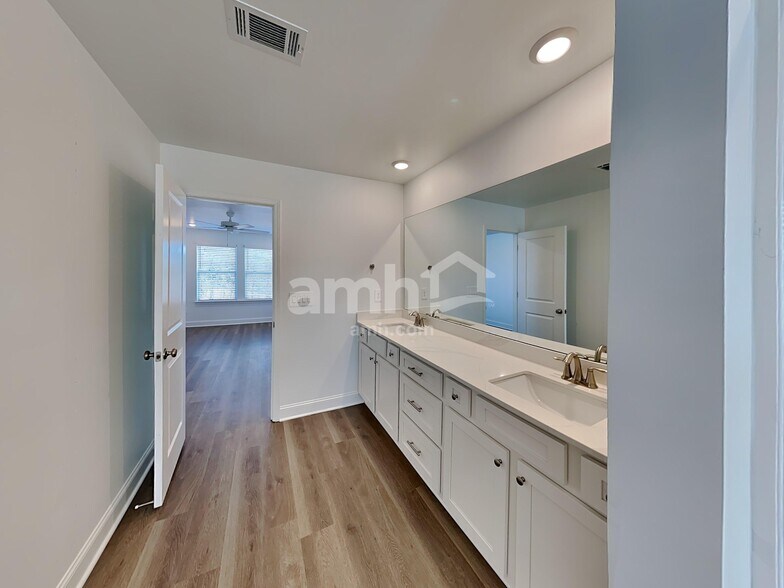 Building Photo - 209 Chase Ln