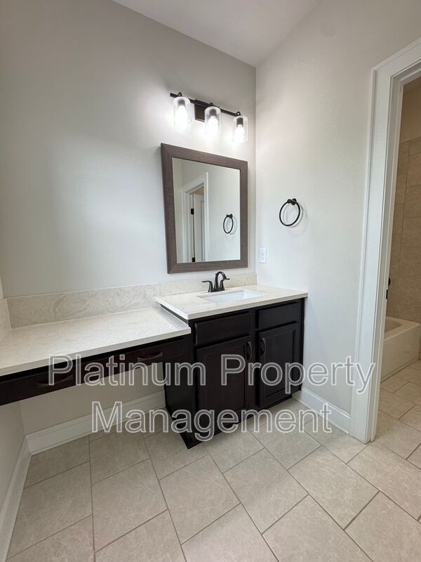 Building Photo - 705 Fieldcrest Park Ln