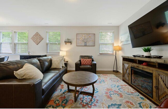 Building Photo - 155 Rossell Park Cir