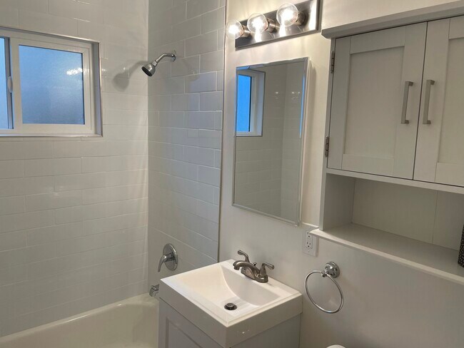 Bath #1 - 4032 Inglewood Blvd