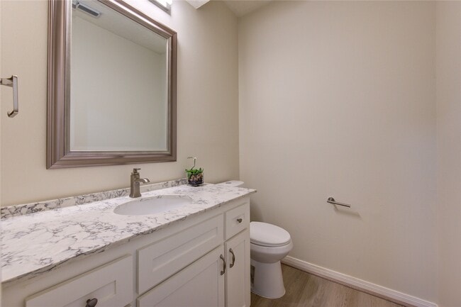 Building Photo - 714 Last Arrow Dr