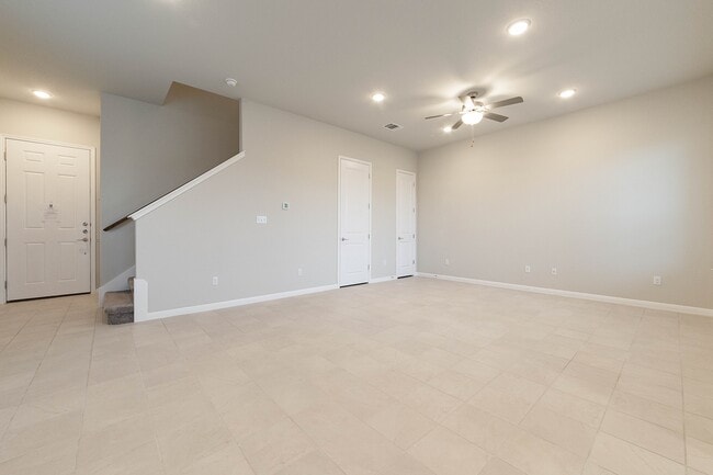 Building Photo - 1015 Vista View Dr