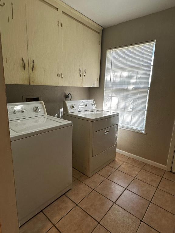 Building Photo - 1317 E Champion St