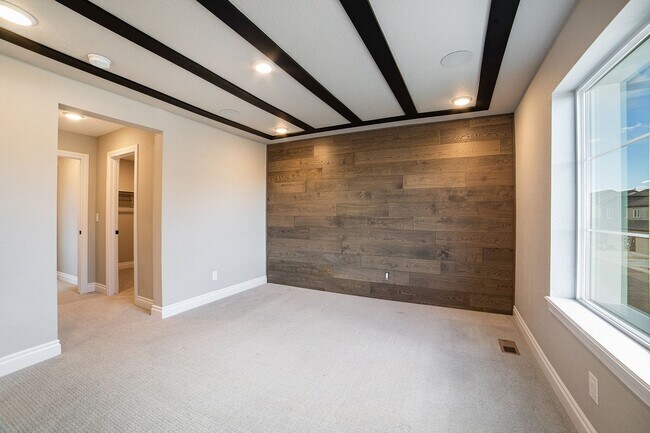 Building Photo - Like New end-unit Townhome at Victory Ridge!