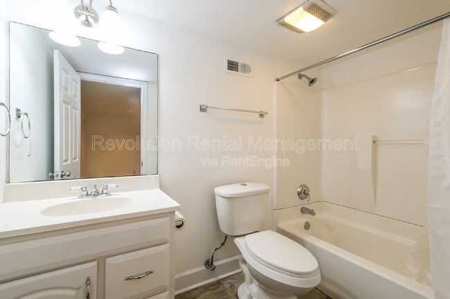 Building Photo - 869 Briarcliff Rd NE