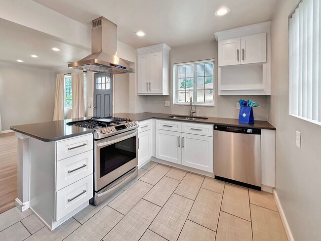 Building Photo - SLOAN'S LAKE: 2-BEDROOM UNIT WITH HIGH-END FINISHES