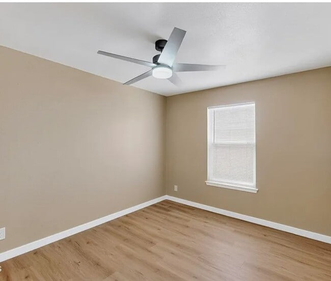 Building Photo - 4 BEDROOM 3 BATHROOM HOME! fully remodeled...