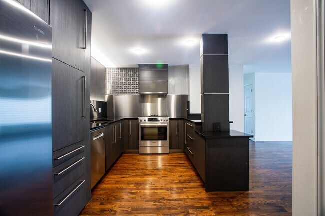 Building Photo - 2400 Archbury Ln