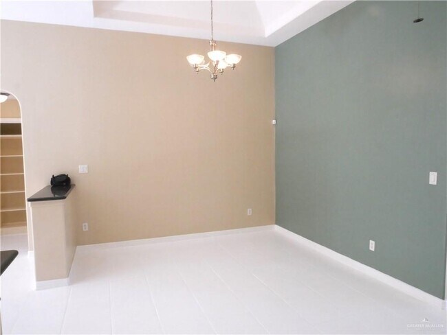 Building Photo - 33 27th