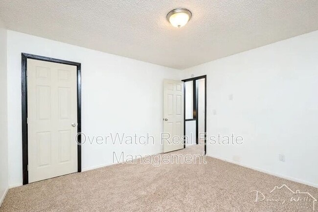 Building Photo - 627 N Klevin St