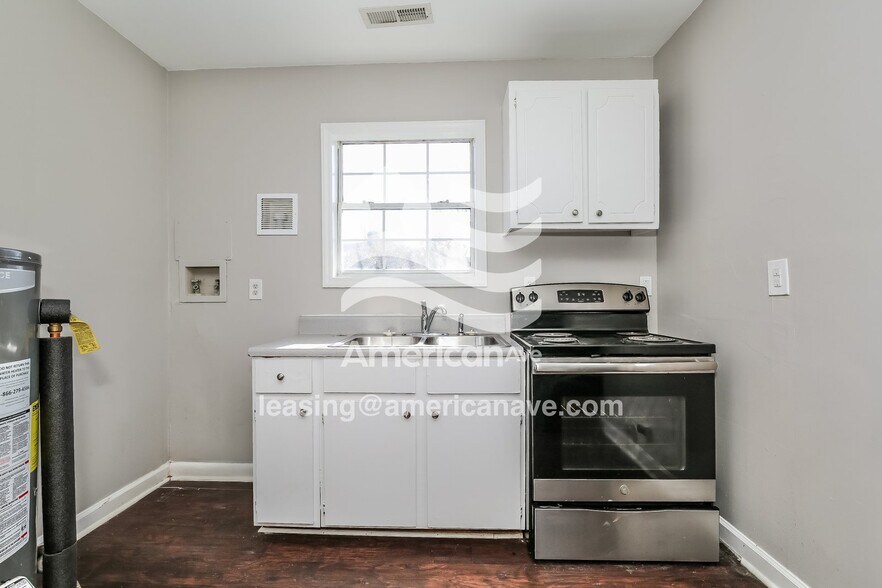 Building Photo - 802 Abington Dr