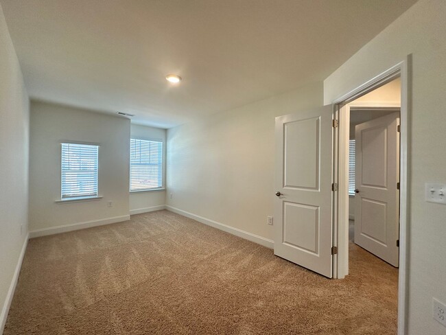 Building Photo - Spacious End Unit Townhome *New Constructi...